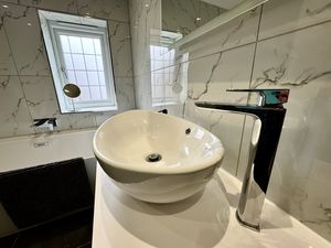 Family Bathroom- click for photo gallery